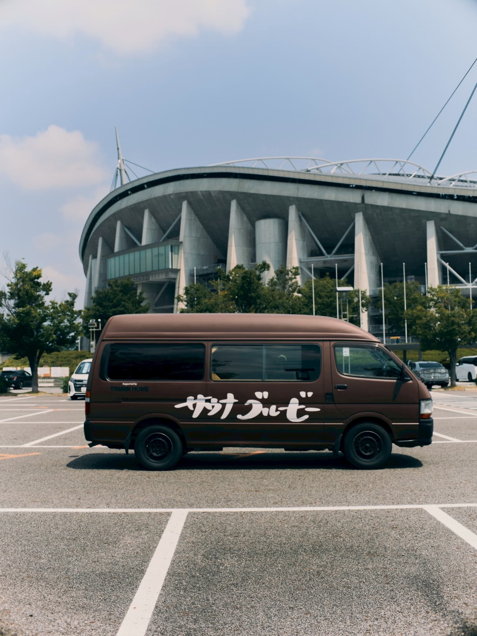 交差点を走るサウナカー