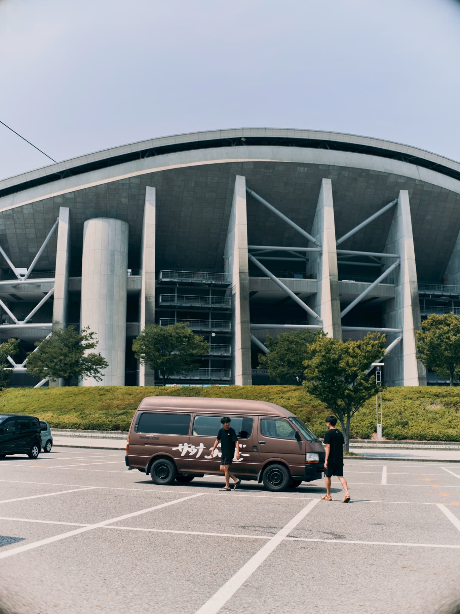 スタジアム前のサウナカー